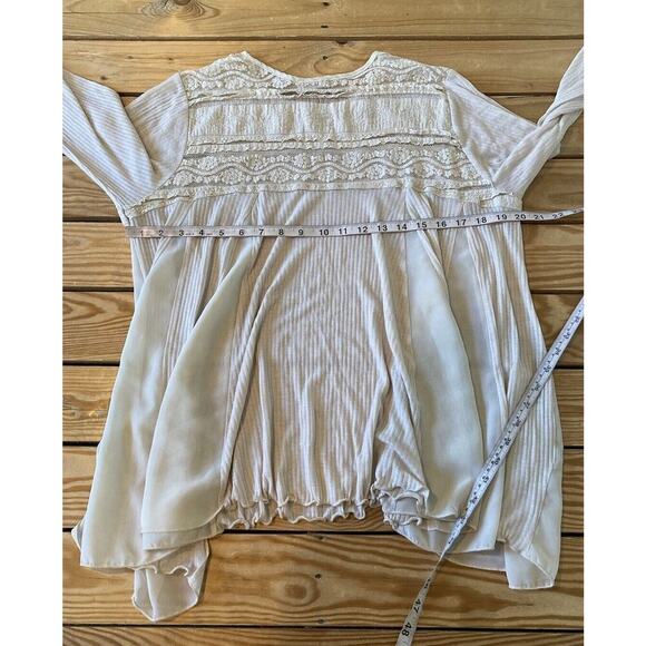 Gimmicks Flower Lace Detail Top Size Small Women’s Cream - Picture 7 of 8